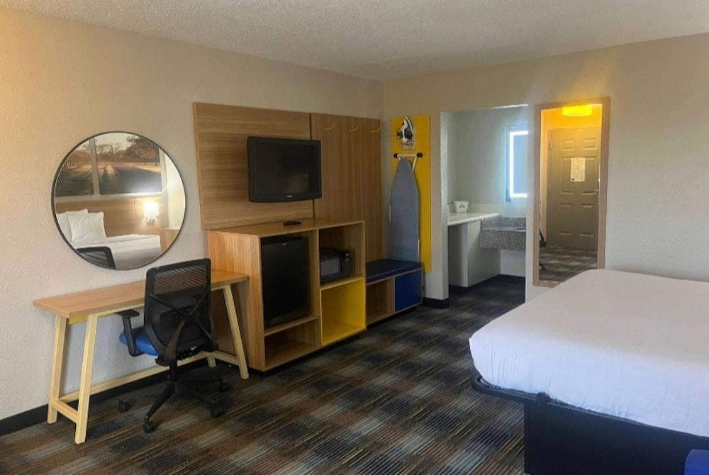 Days Inn & Suites by Wyndham Mobile photo 24