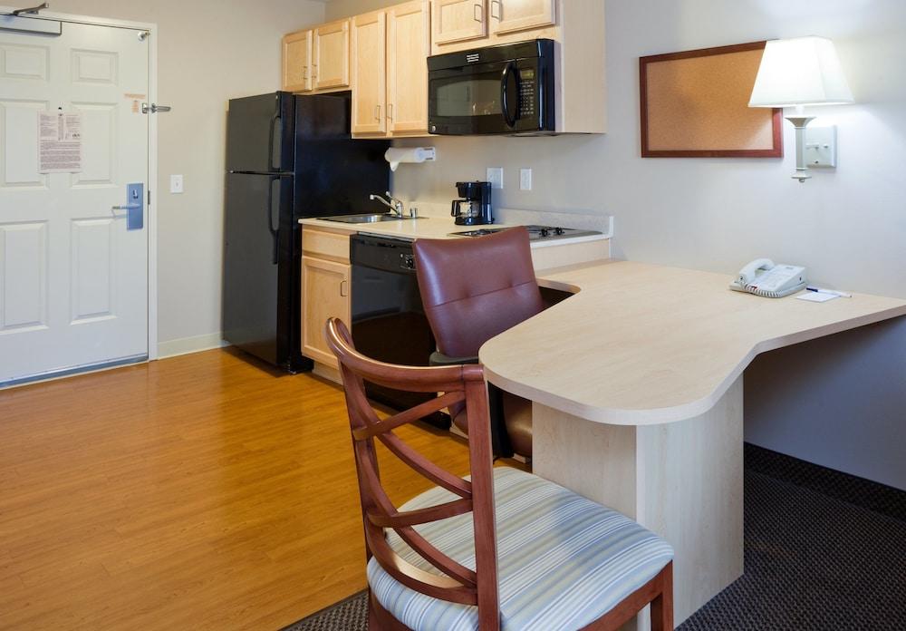 Candlewood Suites Milwaukee Brown Deer by IHG photo 10