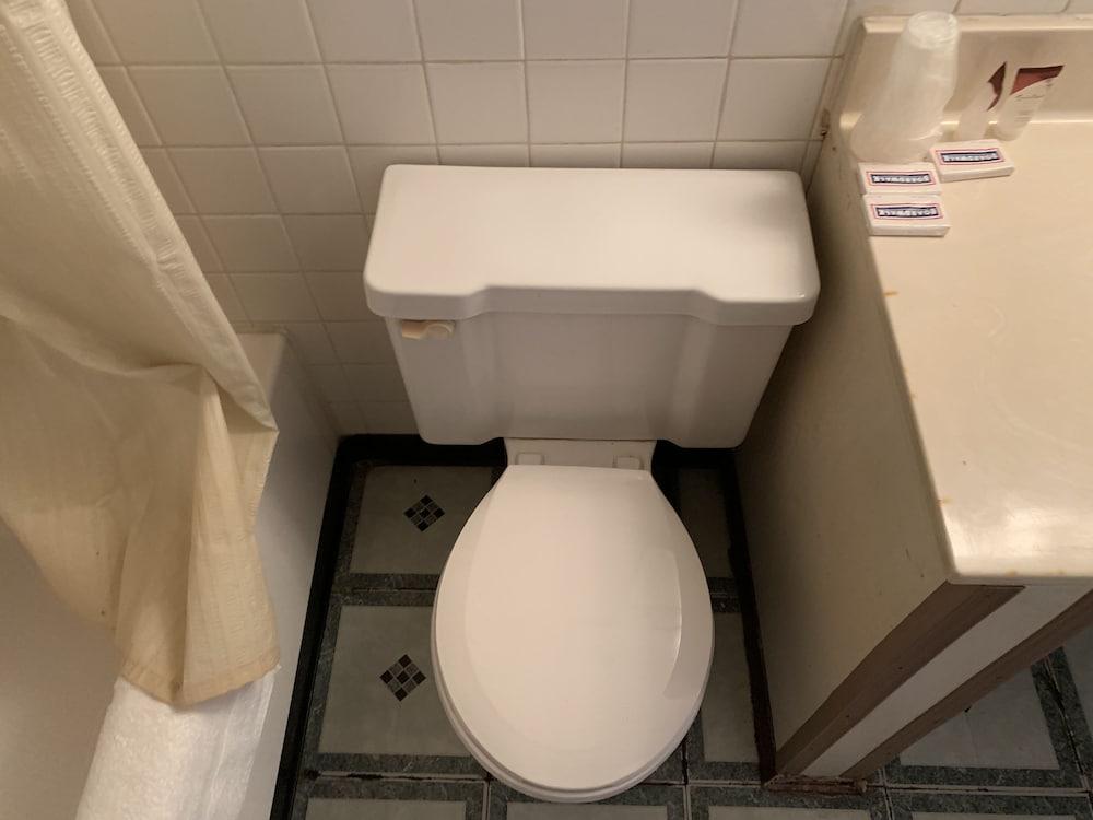 Travelers Inn photo 19