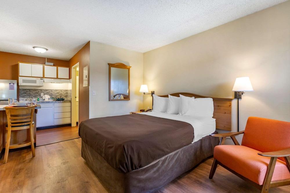Suburban Studios Albuquerque Uptown photo 17