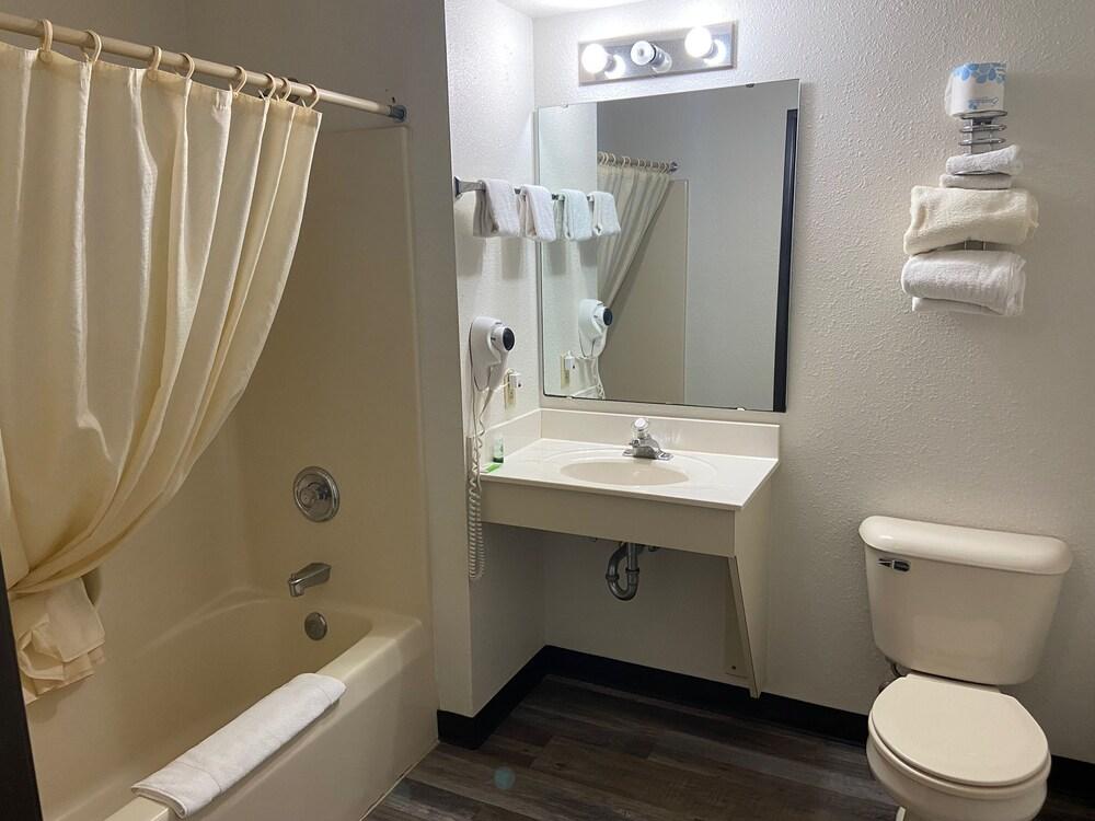 Plymouth Suites Hotel photo 14