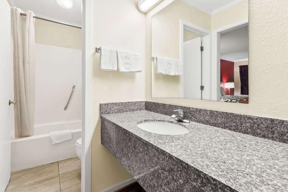 Econo Lodge St. George photo 13