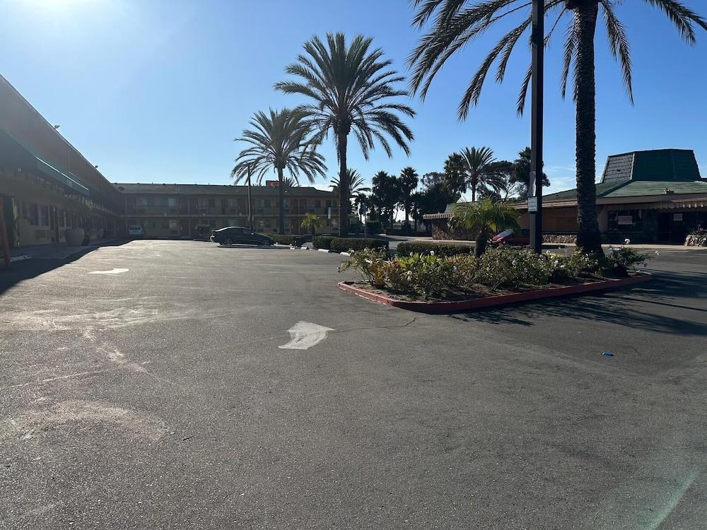 Hotel Avenida - Oceanside Camp Pendleton photo 1