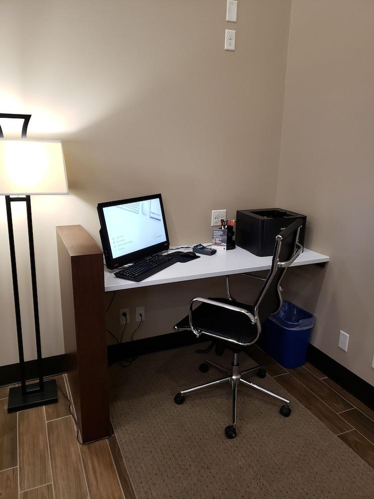 Comfort Suites Sioux Falls Mall District photo 28