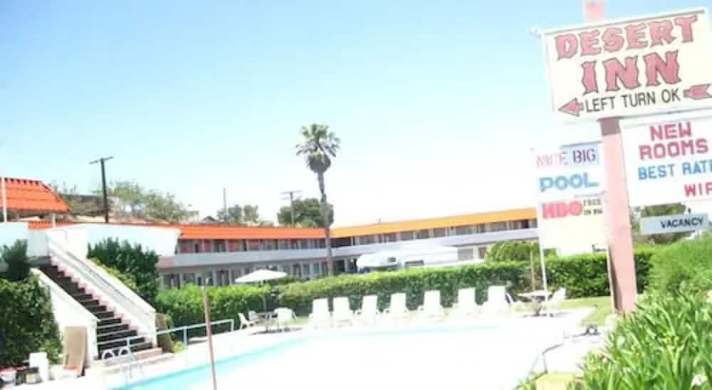 Desert Inn Motel photo 10