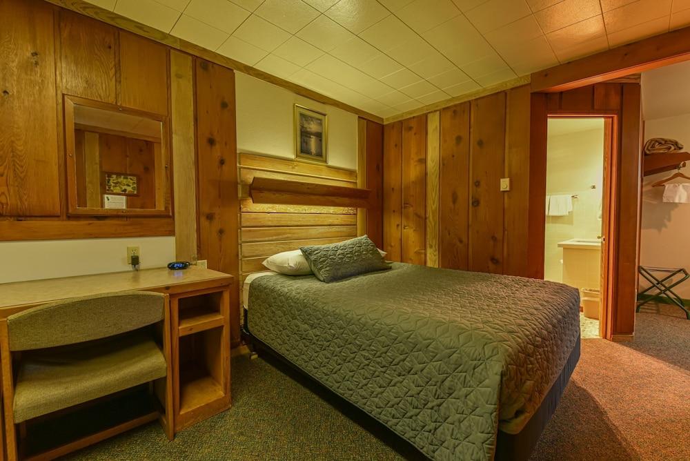 Sunset Oceanfront Lodging photo 52