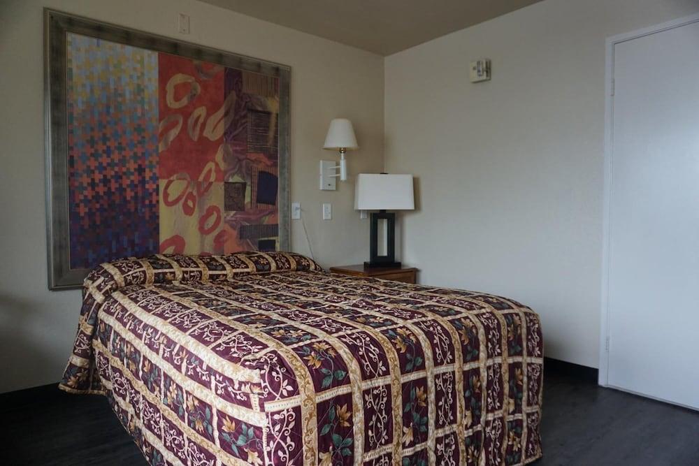 Econo Lodge San Antonio Northeast I-35 photo 7