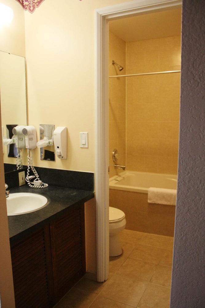 Relax Inn photo 2