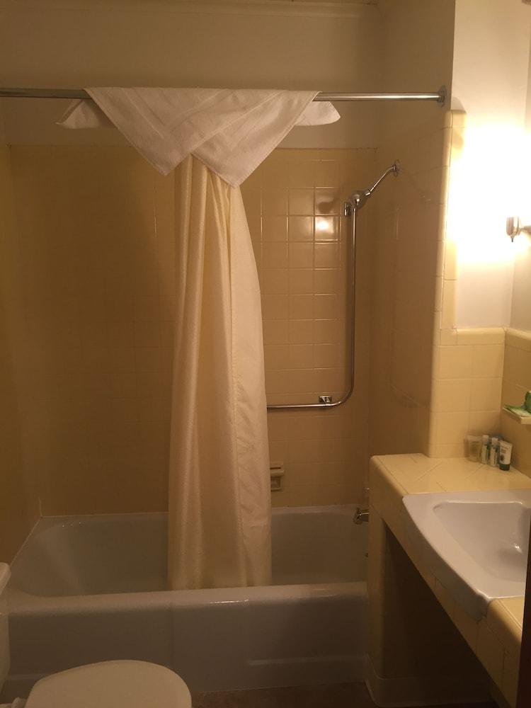 Mansion House Motel photo 20