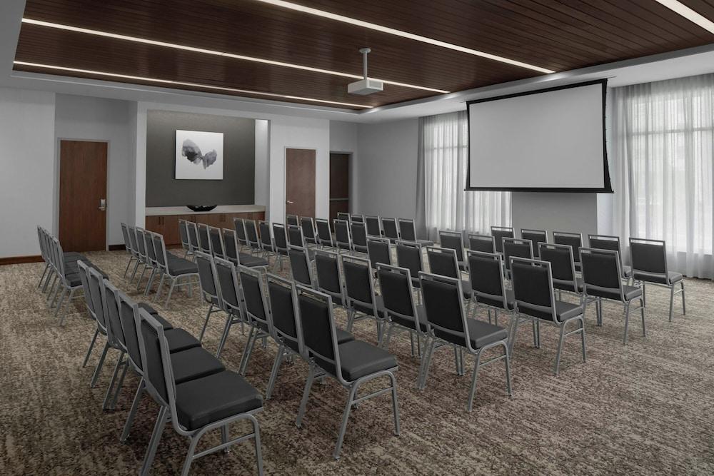 AC Hotel Lansing University Area photo 39