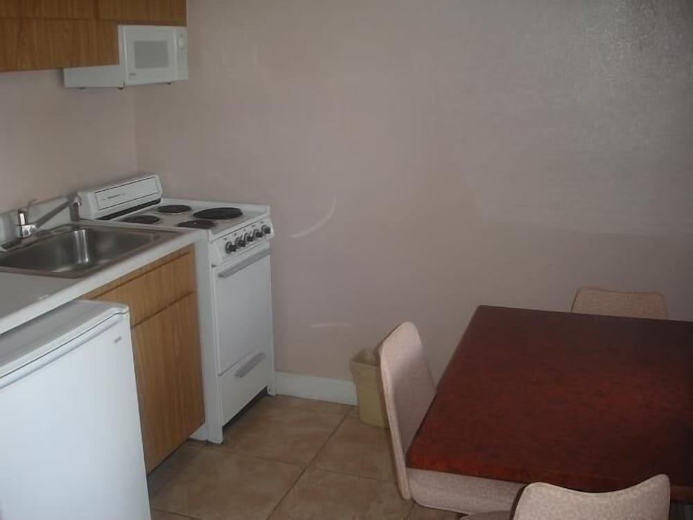 Belleair Village Motel photo 13