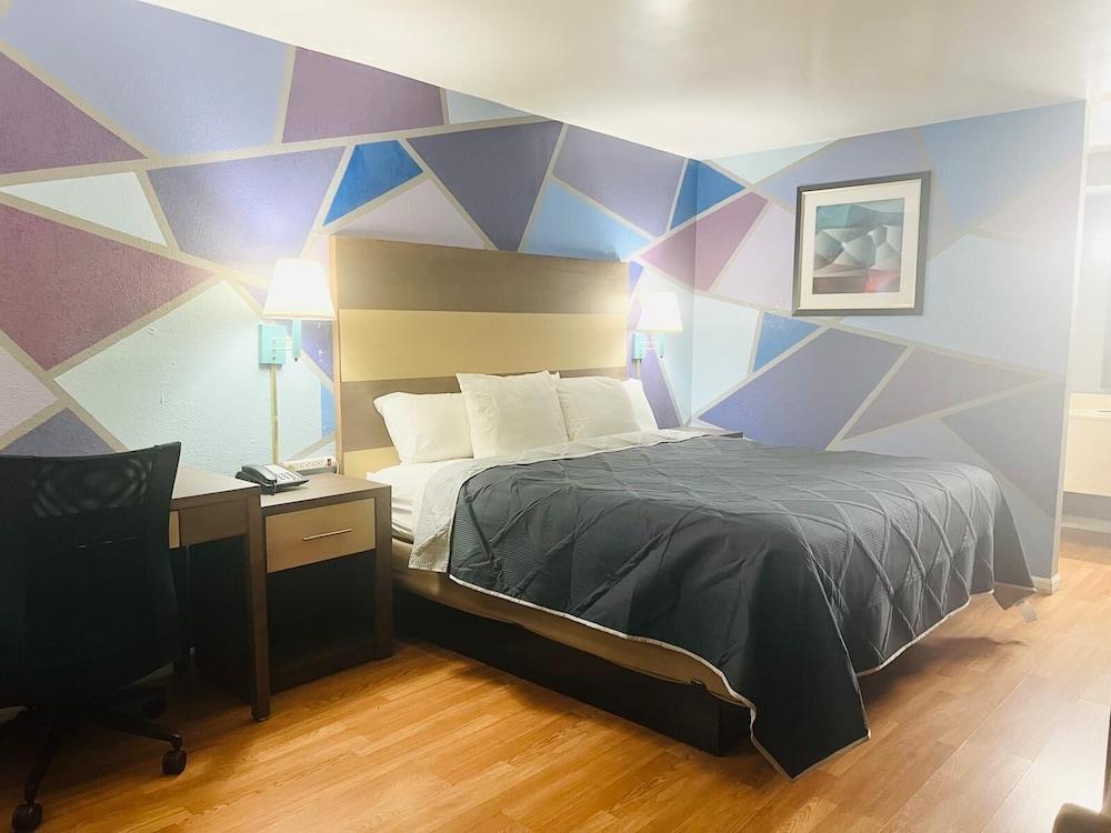 Hometown INN photo 28