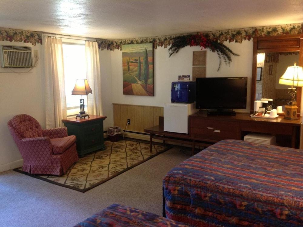 Lake Winnipesaukee Motel photo 18