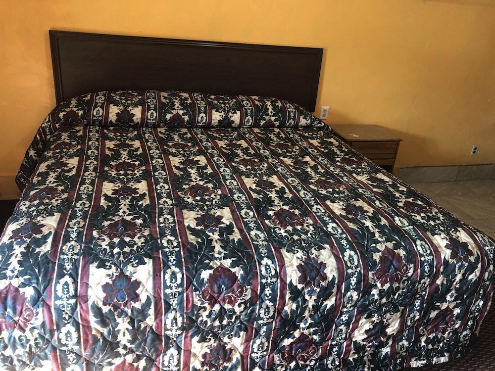 Budget Inn Du Quoin photo 15