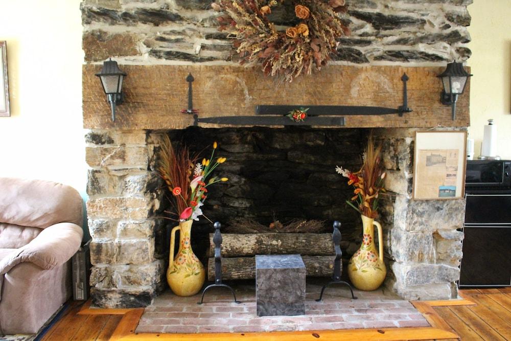 Hometown Inn Staunton photo 20