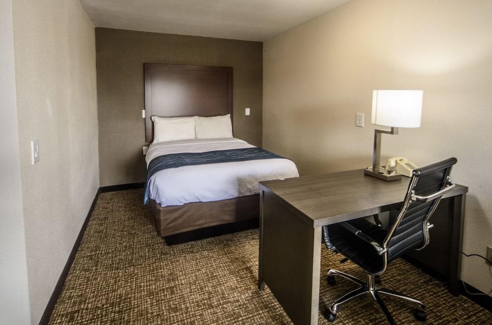 Richland Inn Lawrenceburg photo 24