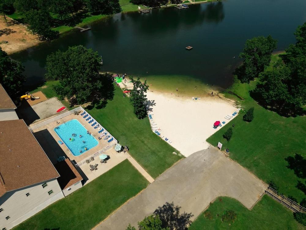 Crown Point Resort photo 32
