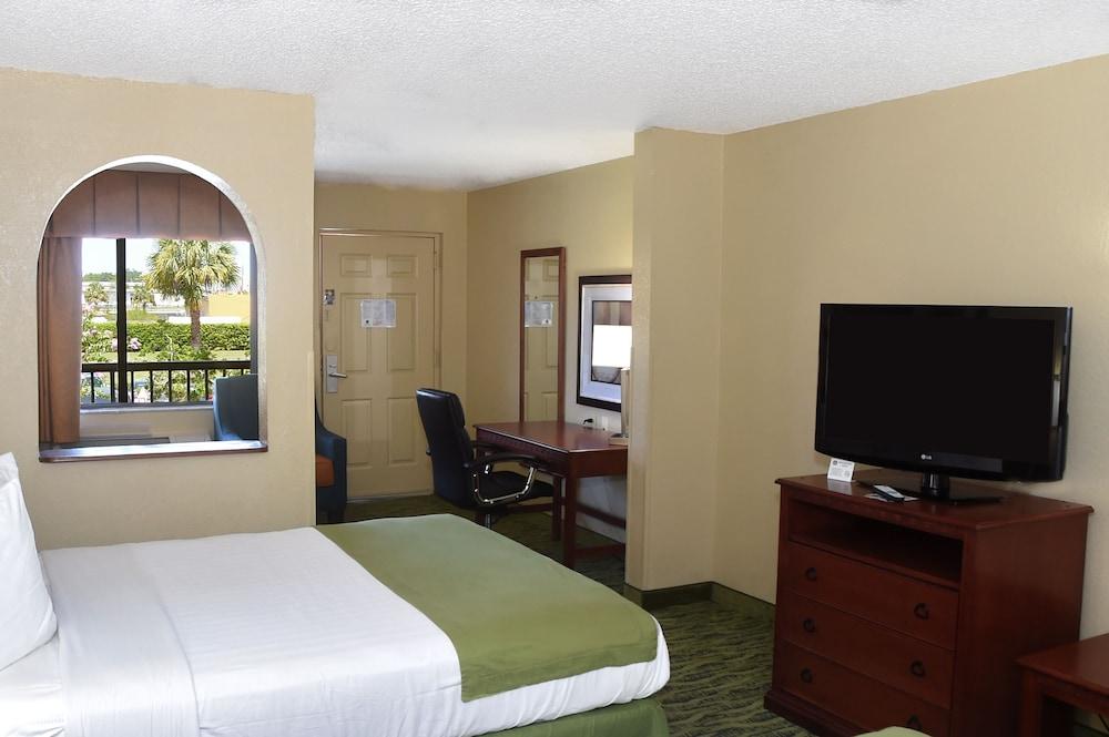 Baymont by Wyndham Orlando East photo 6