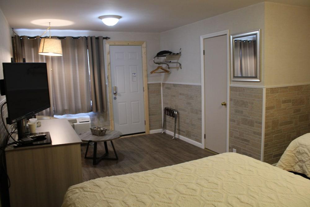 Lockview Motel photo 21