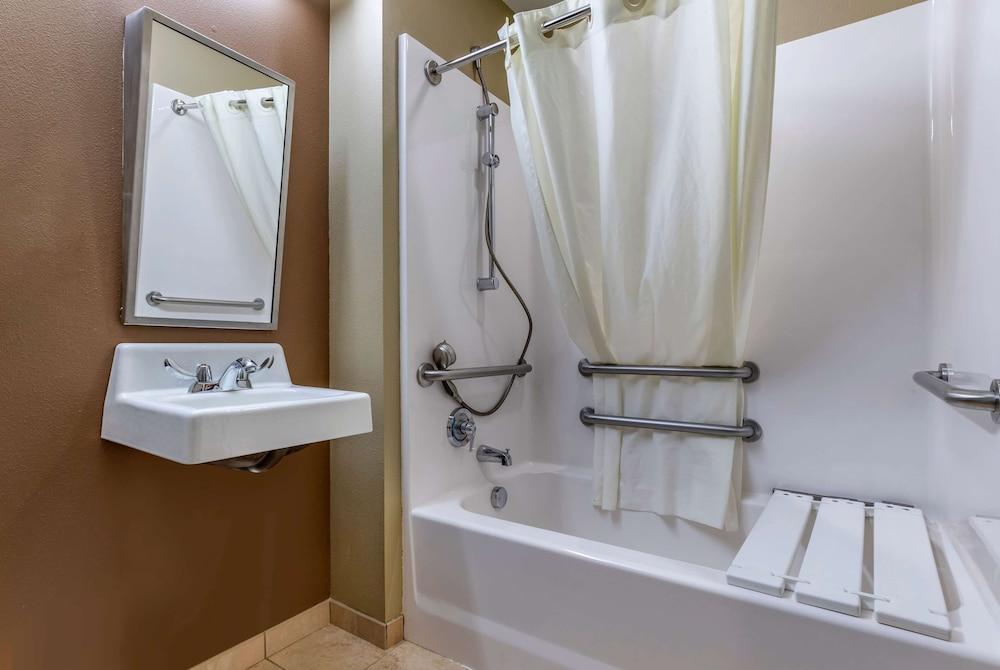 Microtel Inn & Suites By Wyndham Sylva Dillsboro Area photo 17