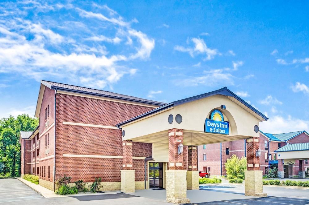 Days Inn & Suites by Wyndham Jeffersonville IN — hotel in Jeffersonville