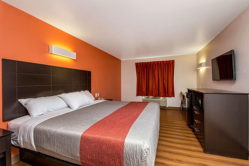 Motel 6 Peoria, IL photo 24