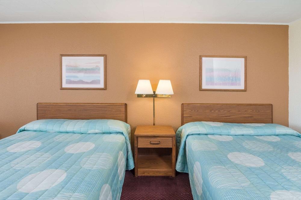 Knights Inn Kirksville photo 11
