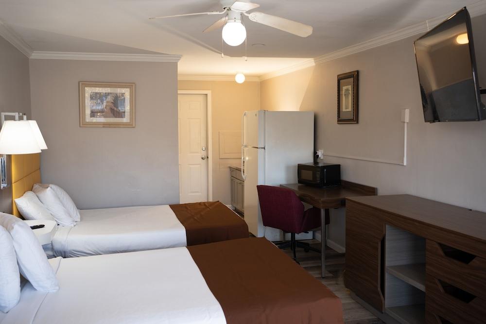 The Burgundy Inn photo 81