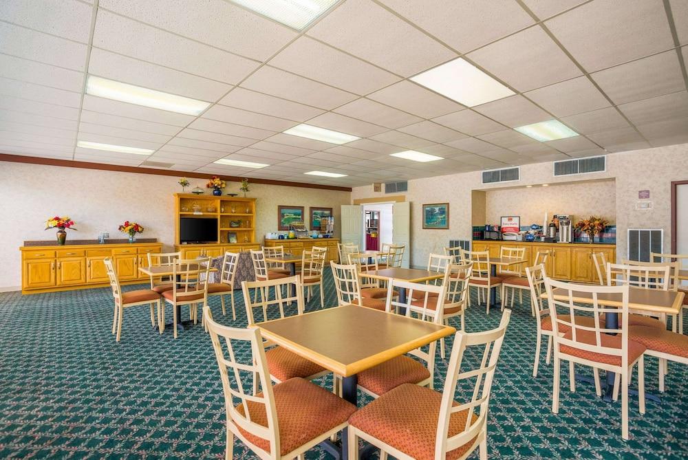 Econo Lodge Cave City photo 35