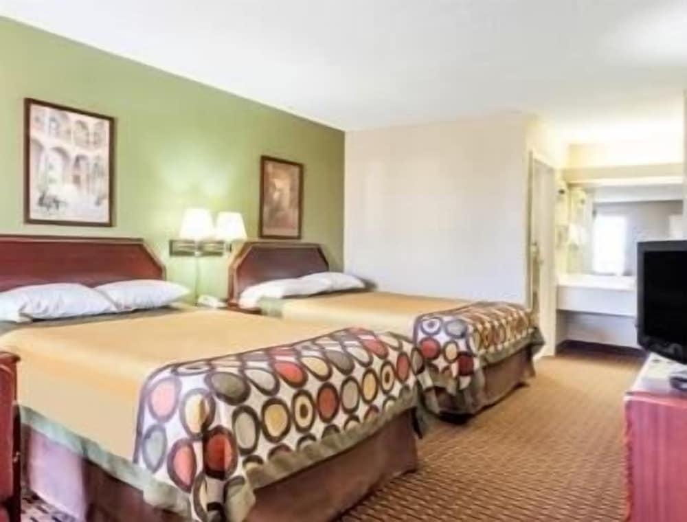 Super 8 by Wyndham Madison/Ridgeland Area photo 17