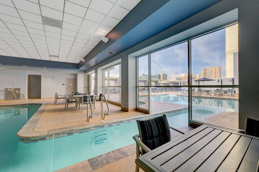Sapphire Skyline Premium Suite photo 35