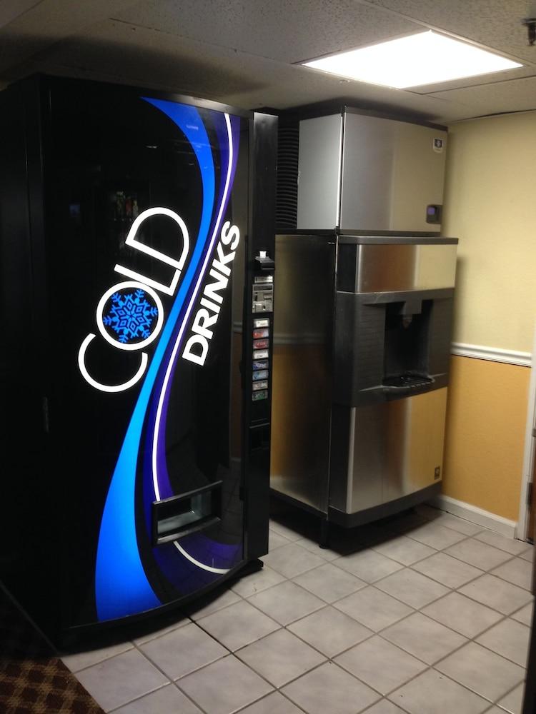 Super 8 by Wyndham Vacaville photo 15