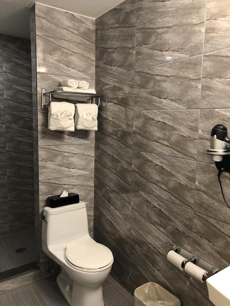 The Vue Hotel Express photo 17