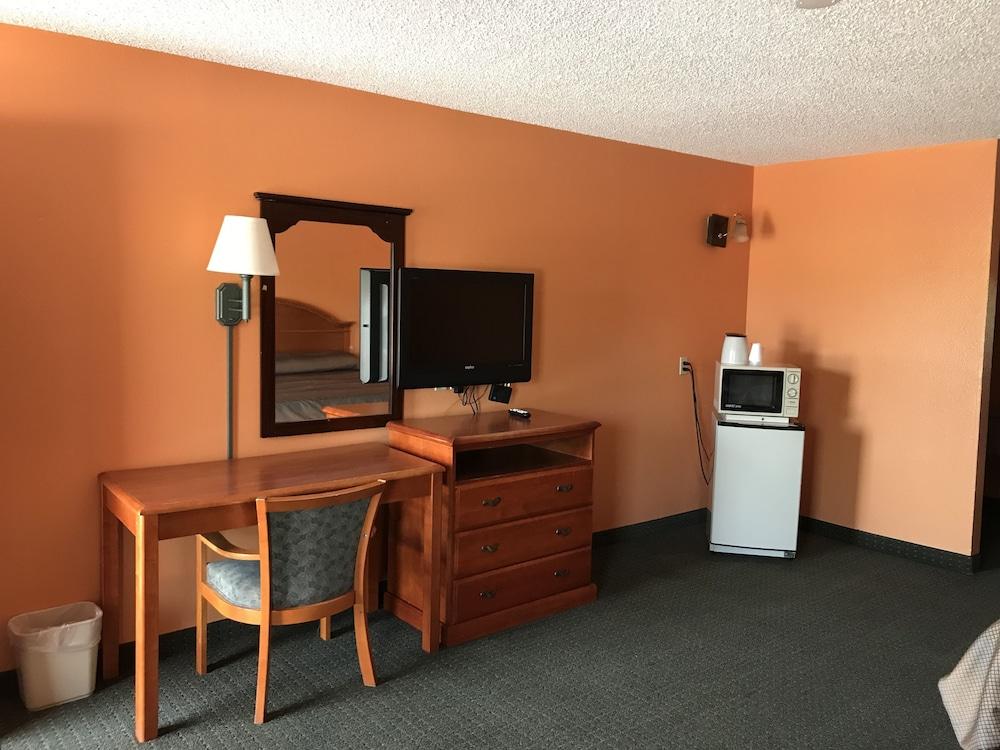 American Inn Cleburne photo 12