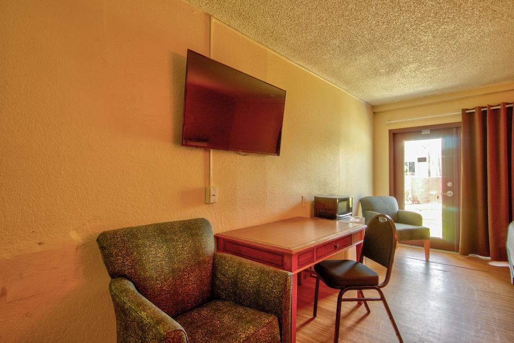 Clearwater Hotel photo 57