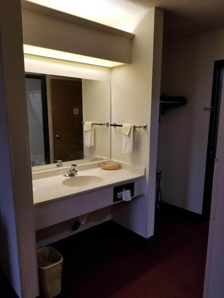 Bilmar Inn & Suites by Hotel O Hwy 77 photo 78