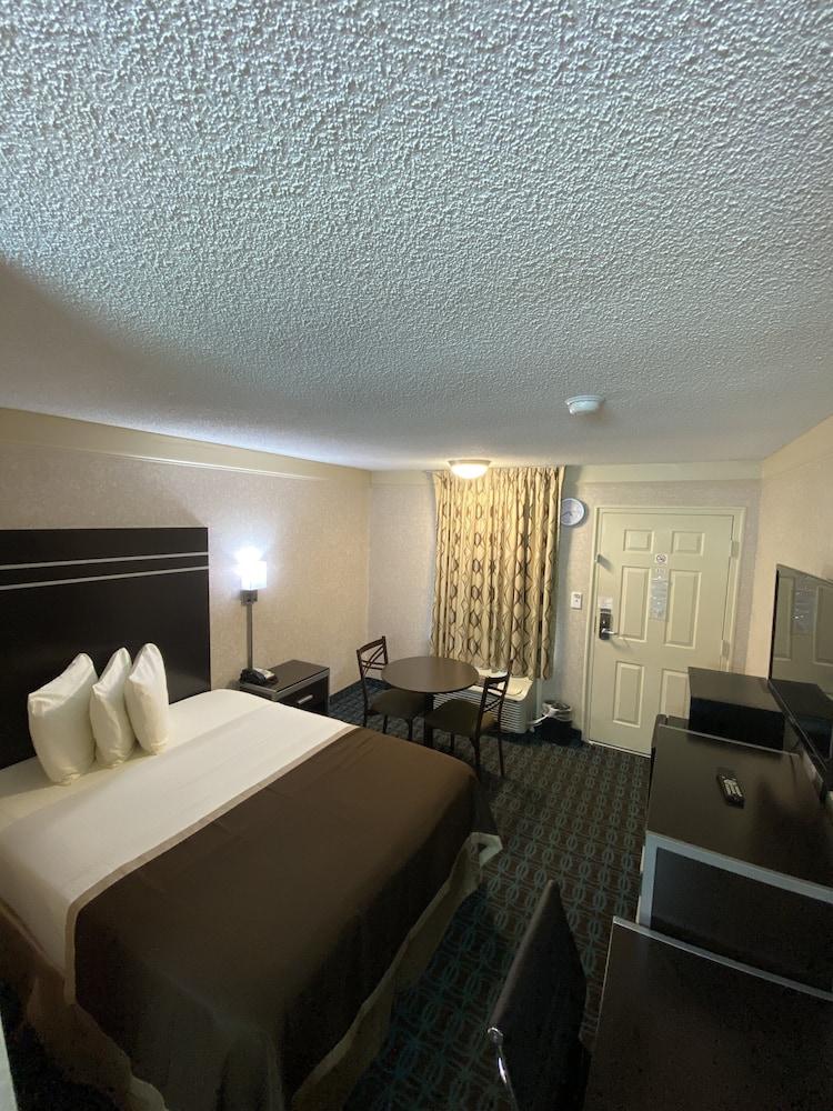 Deluxe Inn Fayetteville - I-95 Exit 49 photo 36