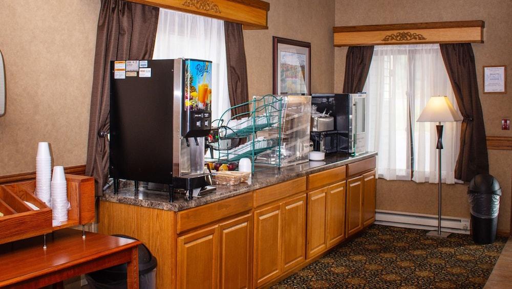 Magnuson Hotel Country Inn photo 2
