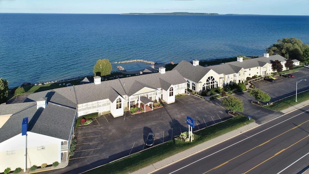 Baymont by Wyndham St. Ignace Lakefront photo 43