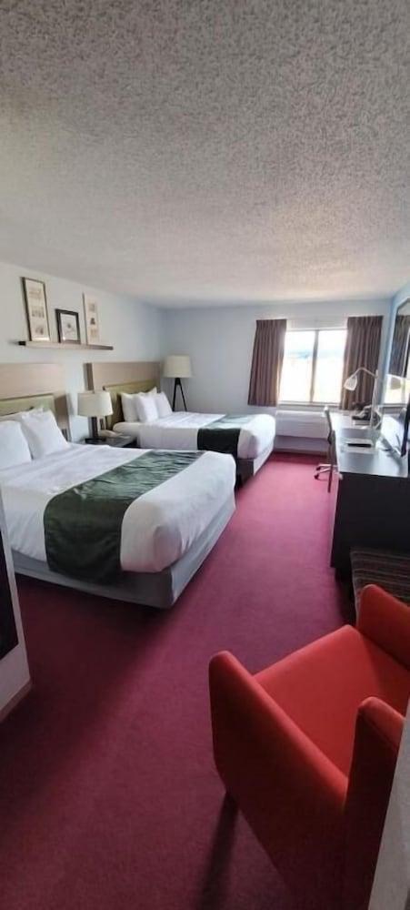 Pictured Rocks Inn & Suites photo 15