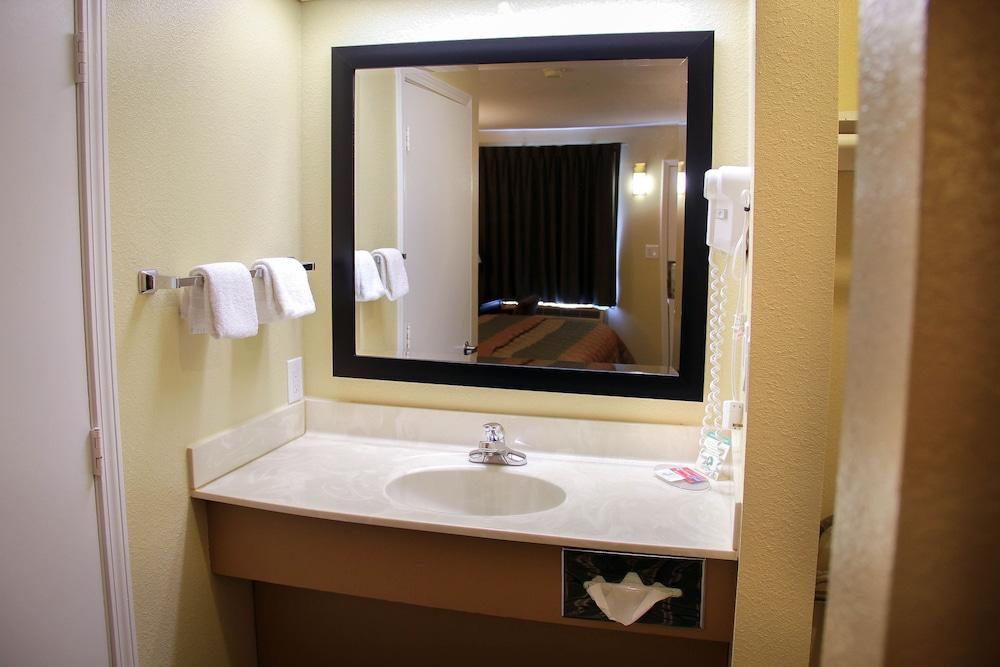 Relax Inn & Suites photo 49