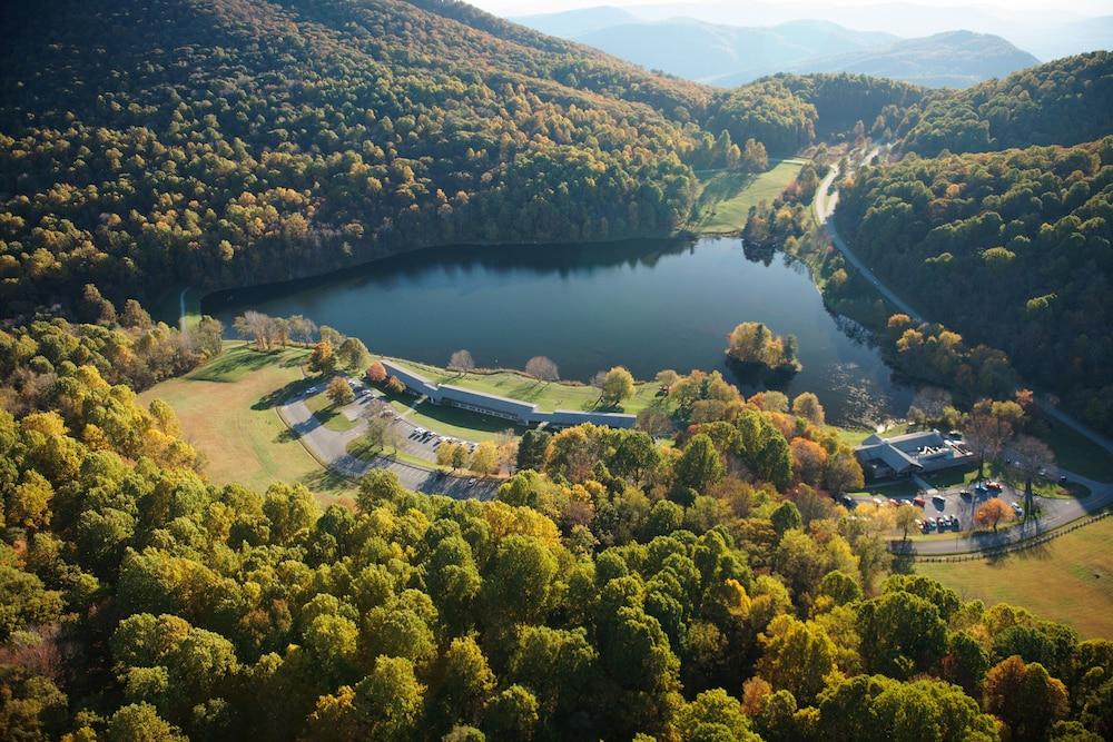 Peaks of Otter Lodge — hotel in Bedford