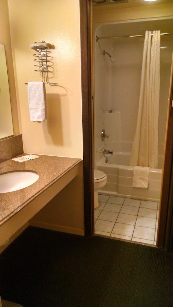 Americas Inn photo 14