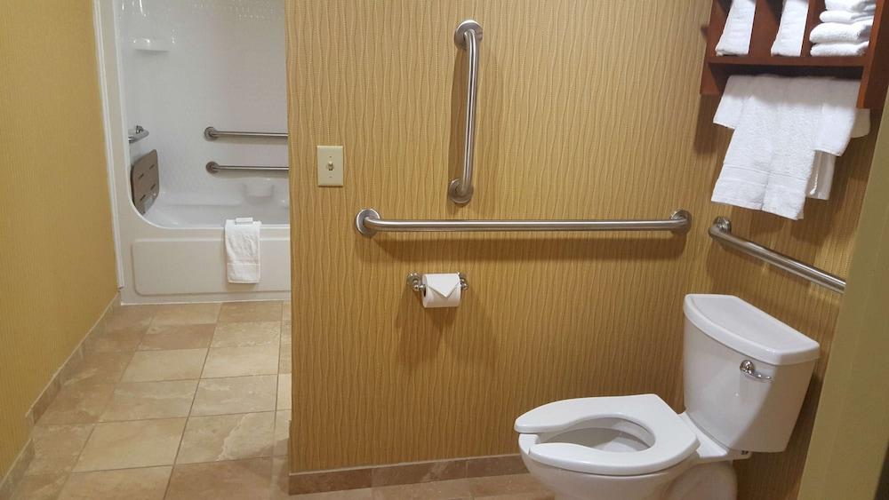 Hampton Inn Ft. Wayne-Southwest photo 29