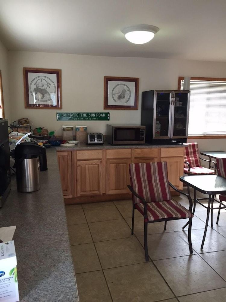 Going-To-The-Sun Inn & Suites photo 40