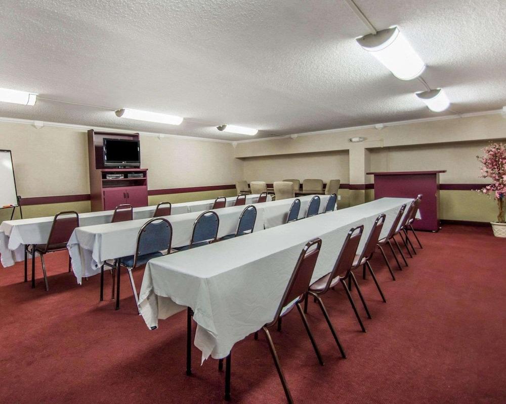 Quality Inn & Suites at Tropicana Field photo 34