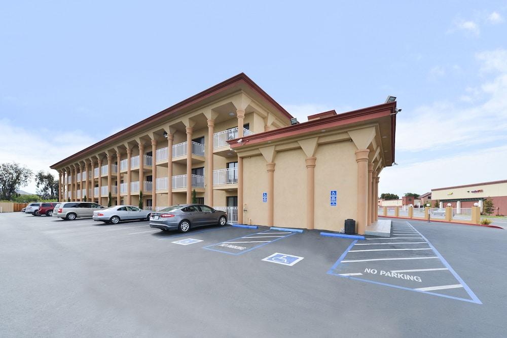 Super 8 by Wyndham Vallejo/Napa Valley photo 33