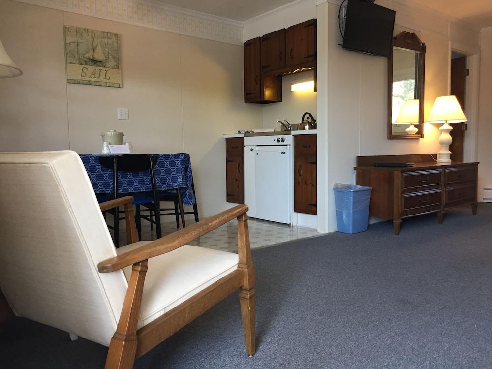 Doryman Motel photo 30