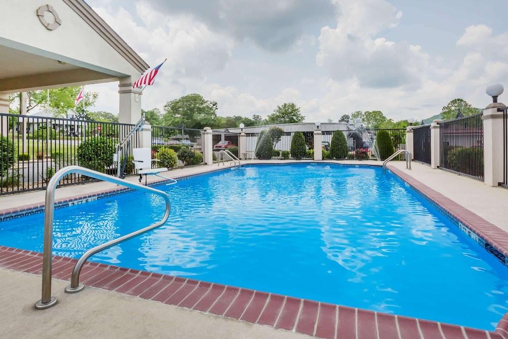 Days Inn by Wyndham Oneonta AL photo 14