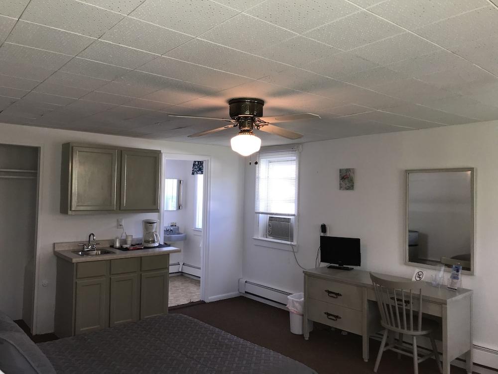White Feather Motel photo 23